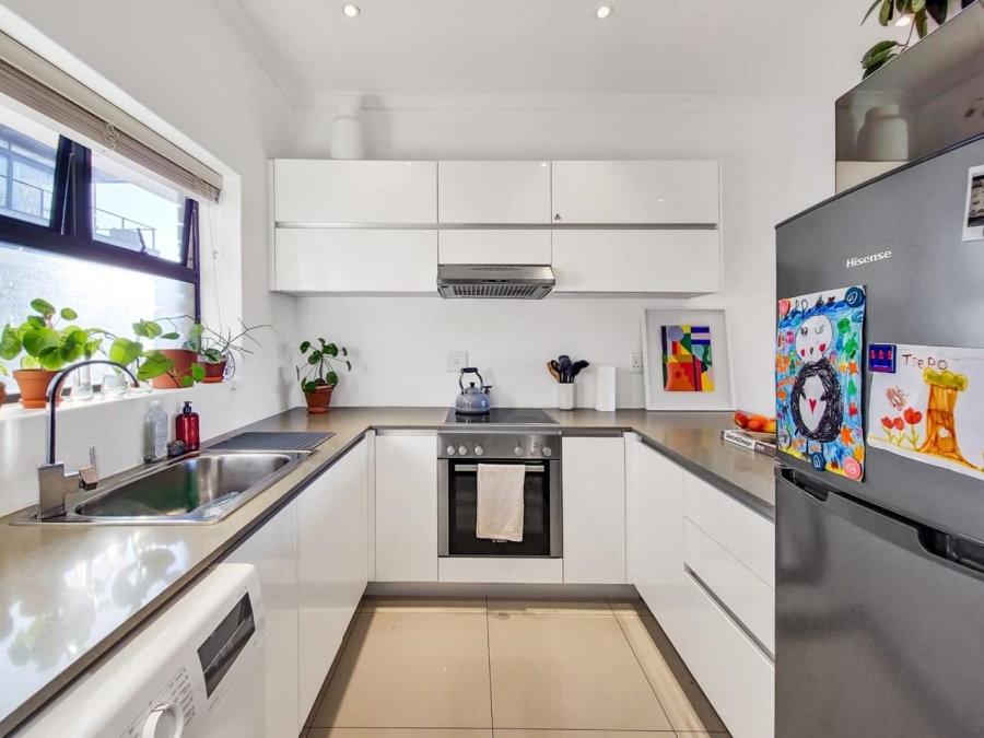 1 Bedroom Property for Sale in Vredehoek Western Cape